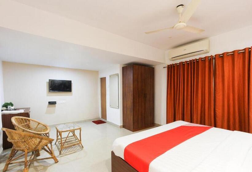 هتل Oyo 70824 Montieth Nest