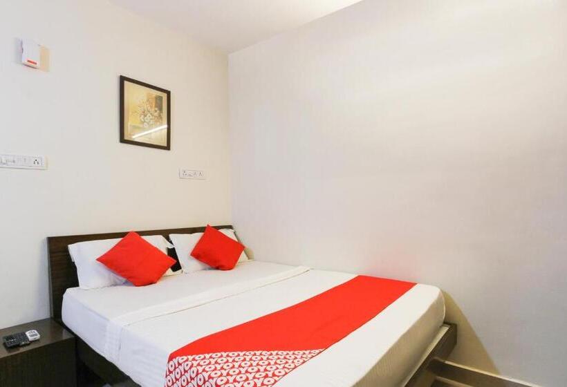 هتل Oyo 70824 Montieth Nest