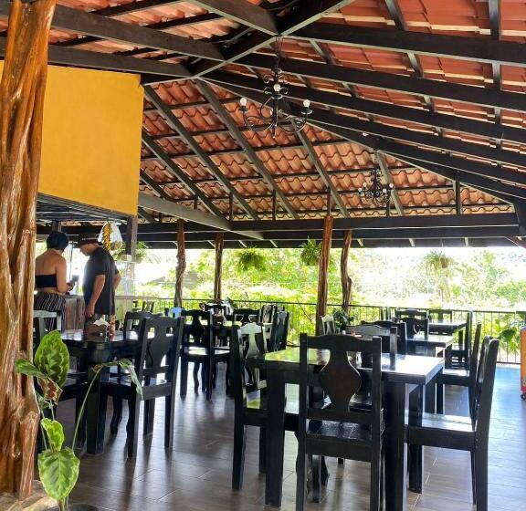 مبيت وإفطار Restaurante Y Cabinas Sudy