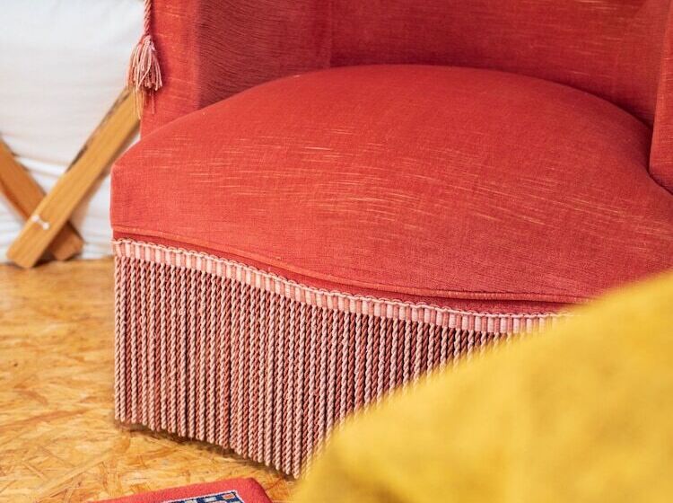 ペンション Yourtissimo   La Maison Rouge