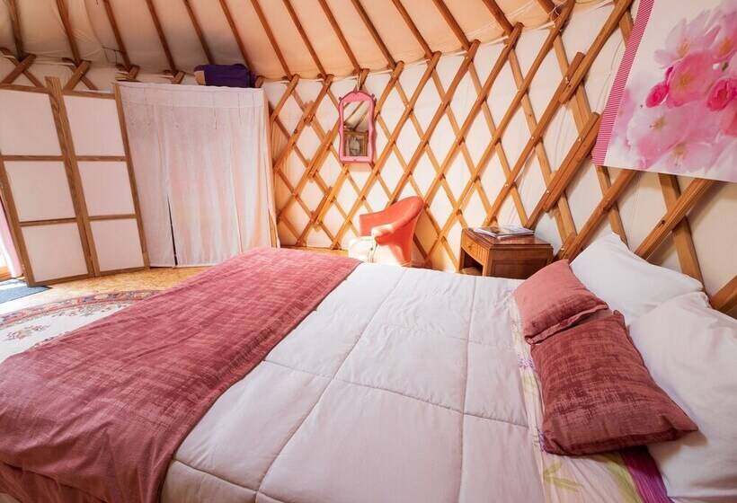 ペンション Yourtissimo   La Maison Rouge