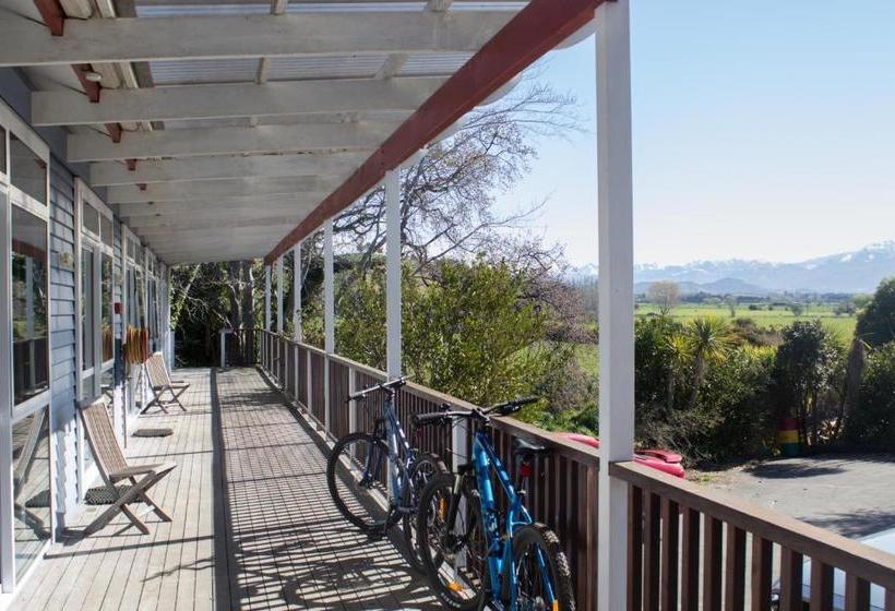 هاستل The Lazy Shag Lodge