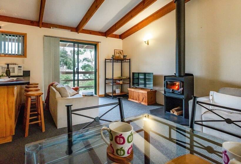 Freycinet Cottage 2