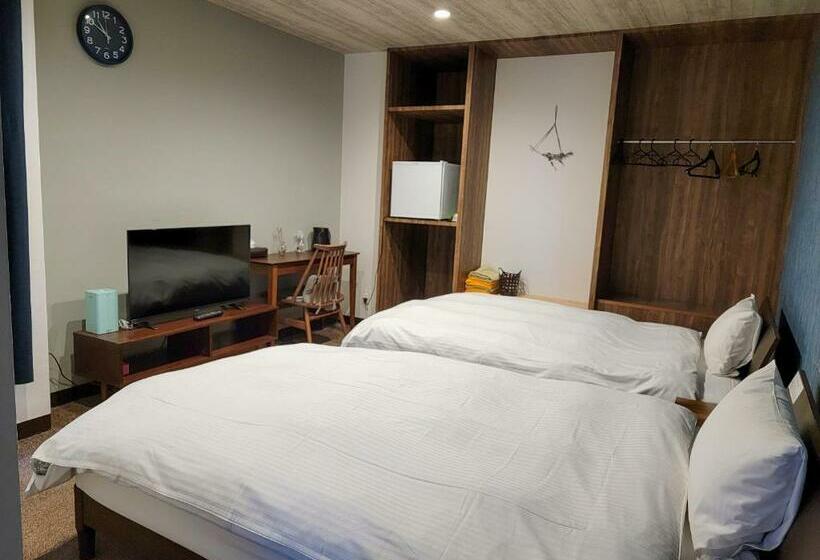 בית מלון כפרי First Inn Takamatsu