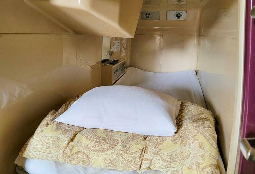 בית מלון כפרי First Inn Takamatsu