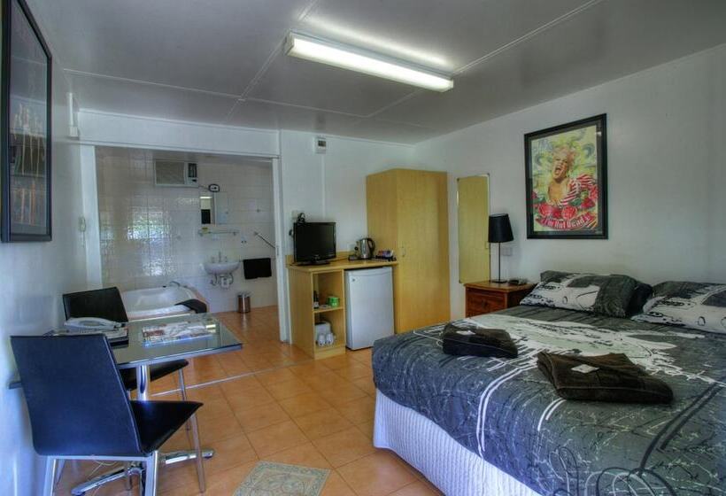 Halls Creek Motel