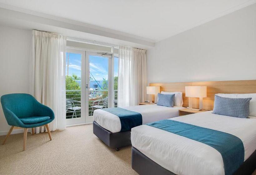 Отель Aligned Corporate Residences Williamstown