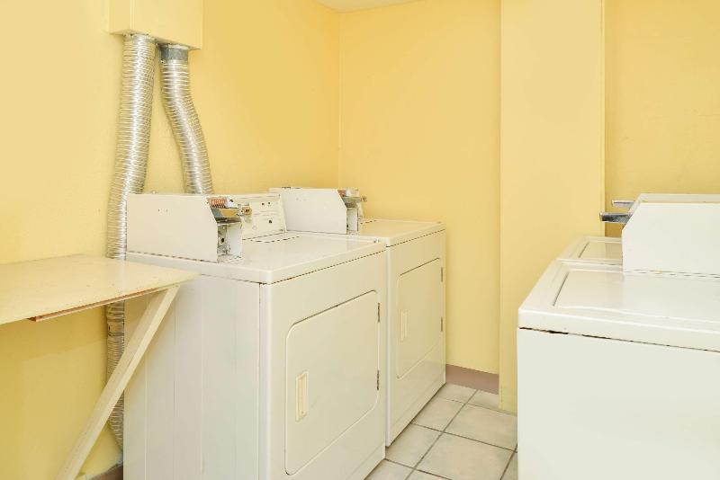 בית מלון כפרי Americas Best Value Inn Sarasota