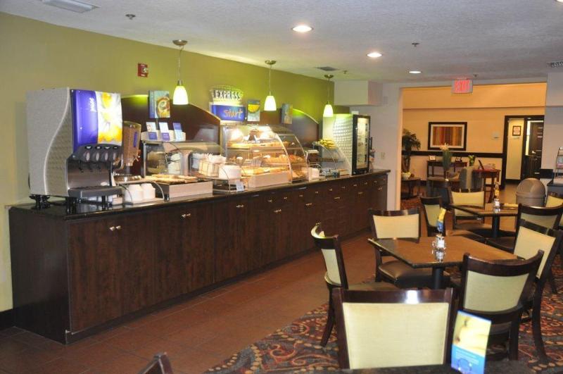 בית מלון כפרי Americas Best Value Inn Sarasota