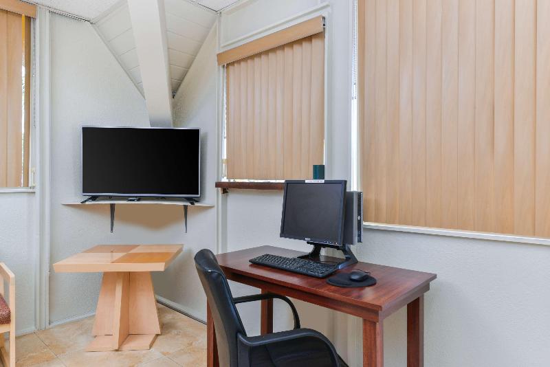 בית מלון כפרי Americas Best Value Inn Sarasota