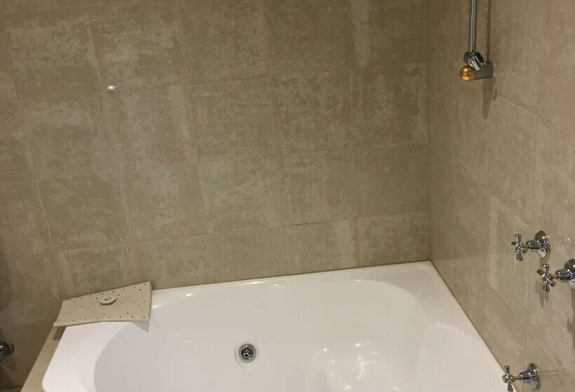 בית מלון כפרי Best Western Plus The Tudor Box Hill