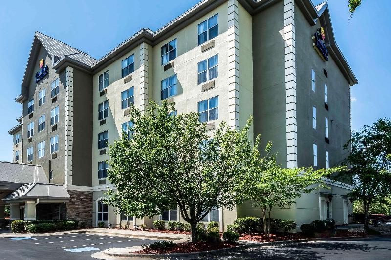 هتل Comfort Inn & Suites Near Six Flags