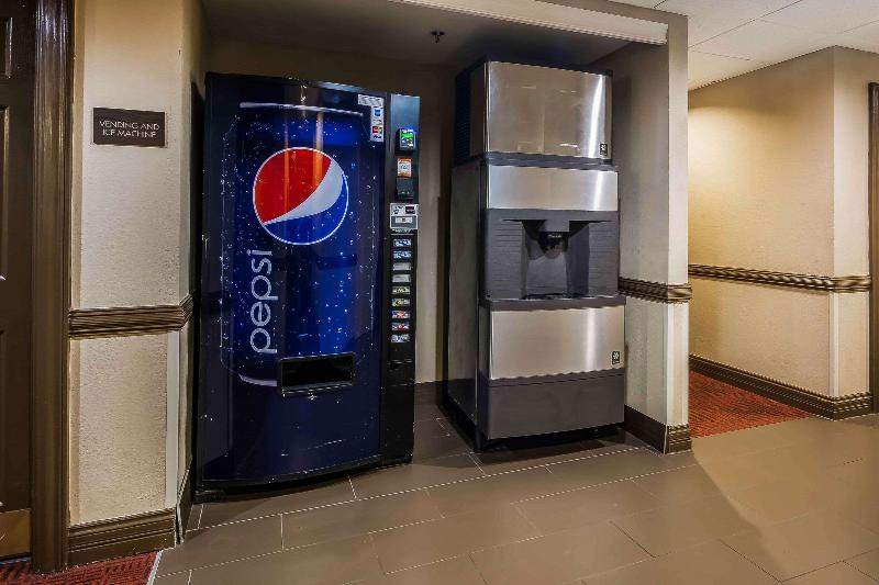 هتل Comfort Inn & Suites Near Six Flags