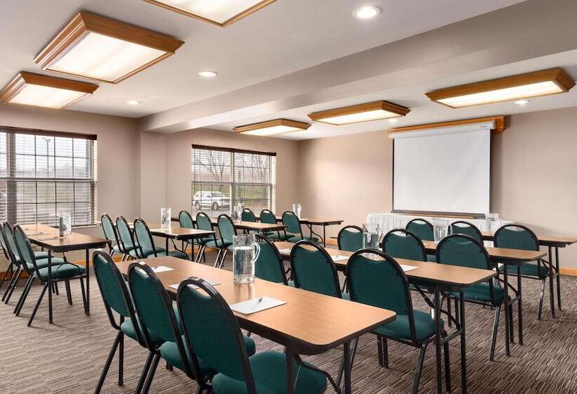 هتل Country Inn & Suites Rochester South Mayo Clinic