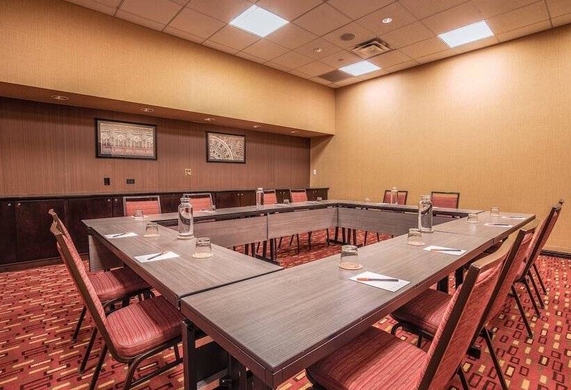 هتل Courtyard Chicago Downtown/magnificent Mile