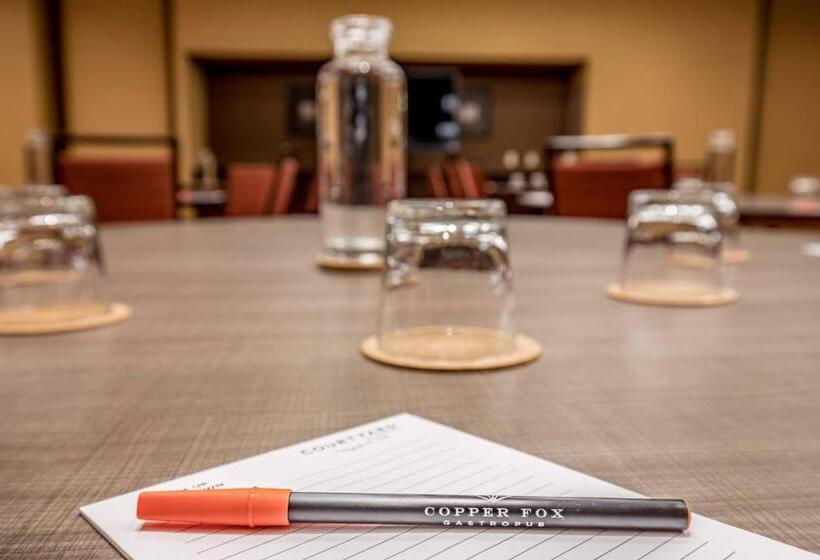 هتل Courtyard Chicago Downtown/magnificent Mile