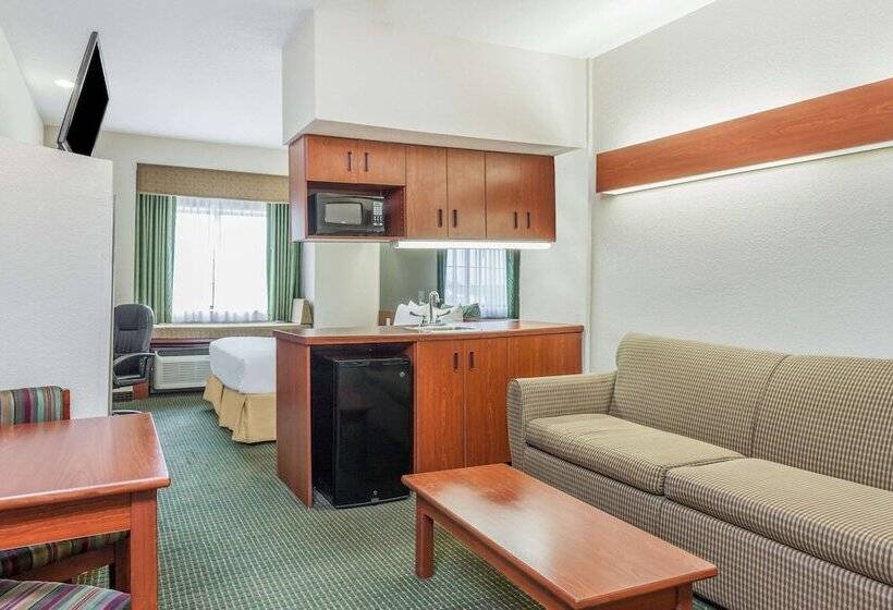 فندق Days Inn By Wyndham Near Kansas Speedway