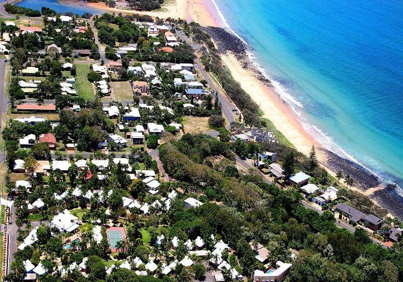 בית מלון כפרי Kellys Beach Resort