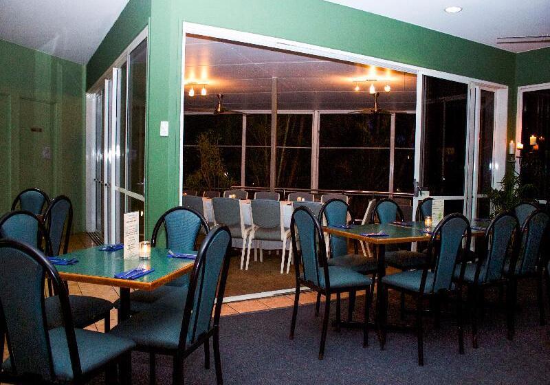 בית מלון כפרי Kellys Beach Resort