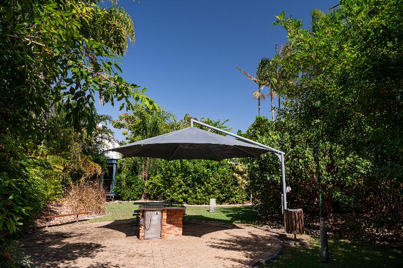 בית מלון כפרי Kellys Beach Resort
