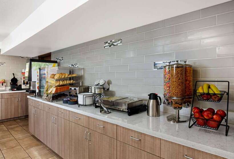 هتل La Quinta By Wyndham Las Vegas Redrock/summerlin