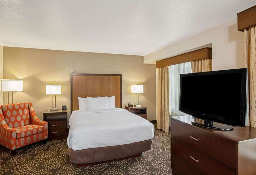 هتل La Quinta By Wyndham Las Vegas Redrock/summerlin