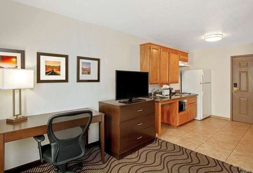 هتل La Quinta By Wyndham Las Vegas Redrock/summerlin