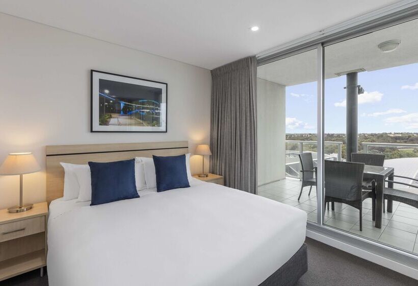 هتل Oaks Adelaide Embassy Suites