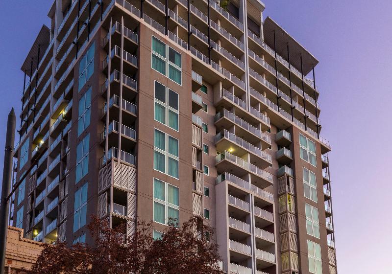 هتل Oaks Adelaide Embassy Suites