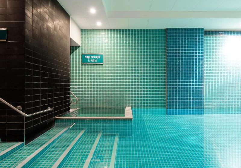 هتل Oaks Glenelg Plaza Pier Suites