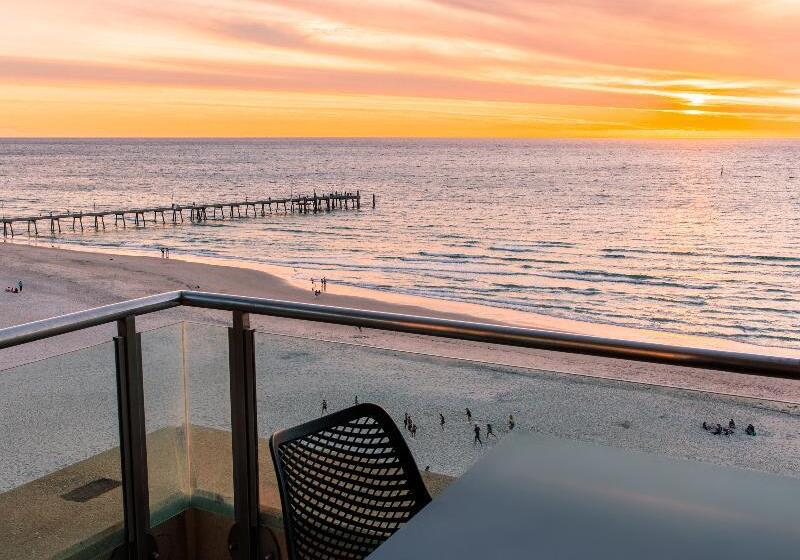 هتل Oaks Glenelg Plaza Pier Suites