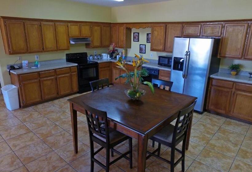 בית מלון כפרי Ramada By Wyndham & Suites South Padre Island