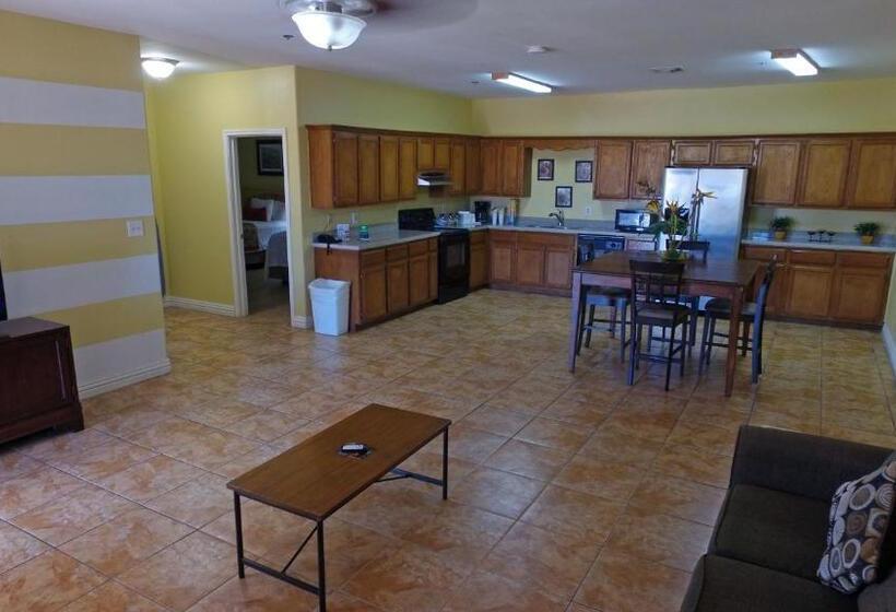 בית מלון כפרי Ramada By Wyndham & Suites South Padre Island