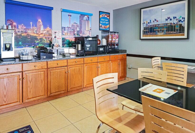 Отель Rodeway Inn San Antonio Lackland Afb  Seaworld
