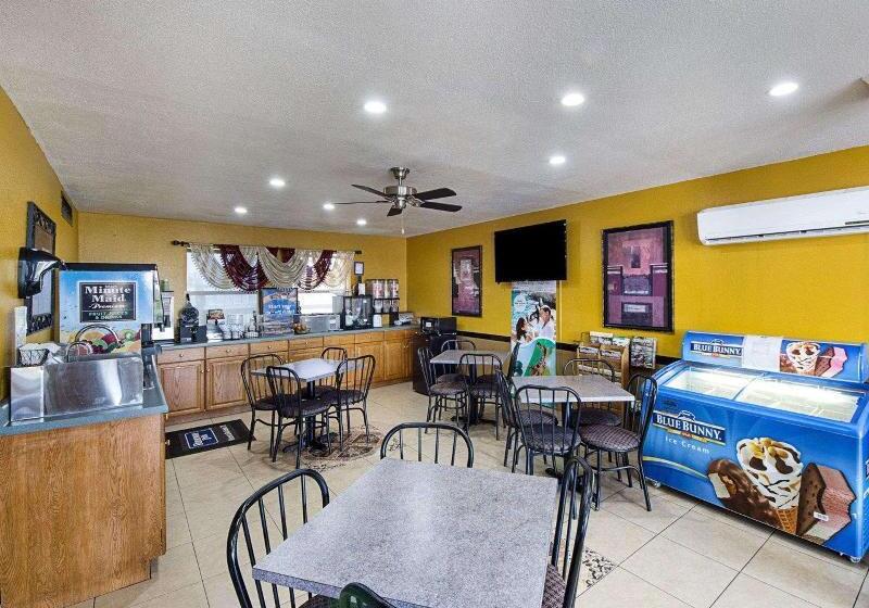 Отель Rodeway Inn San Antonio Lackland Afb  Seaworld