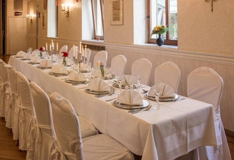 فندق Schwarzer Adler Tangermünde