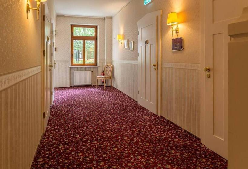 فندق Schwarzer Adler Tangermünde