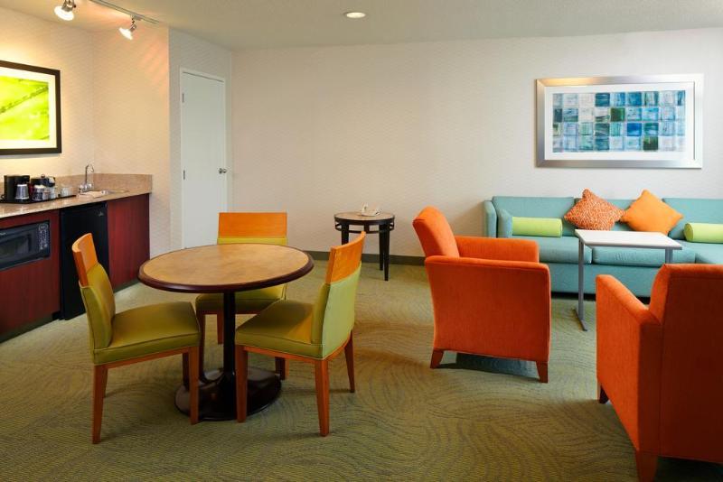 هتل Springhill Suites Des Moines West