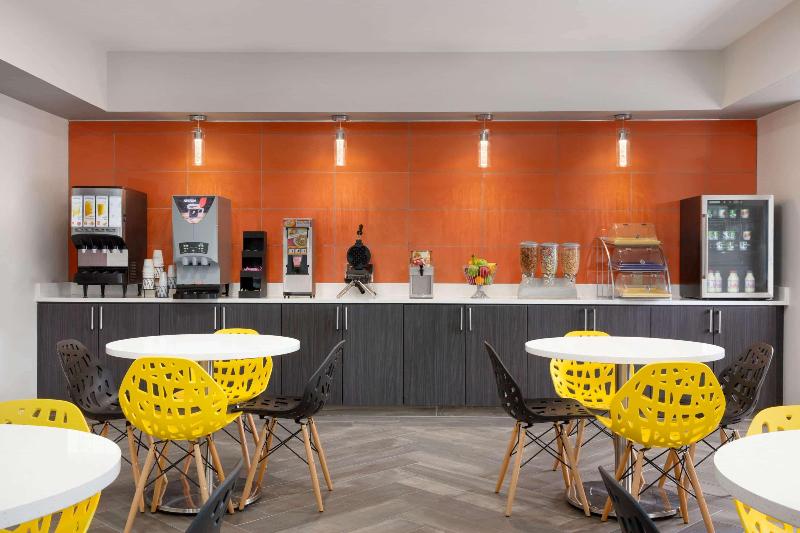 בית מלון כפרי Super 8 By Wyndham San Antonio Airport North