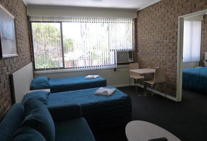 Marion Motel And Apartments