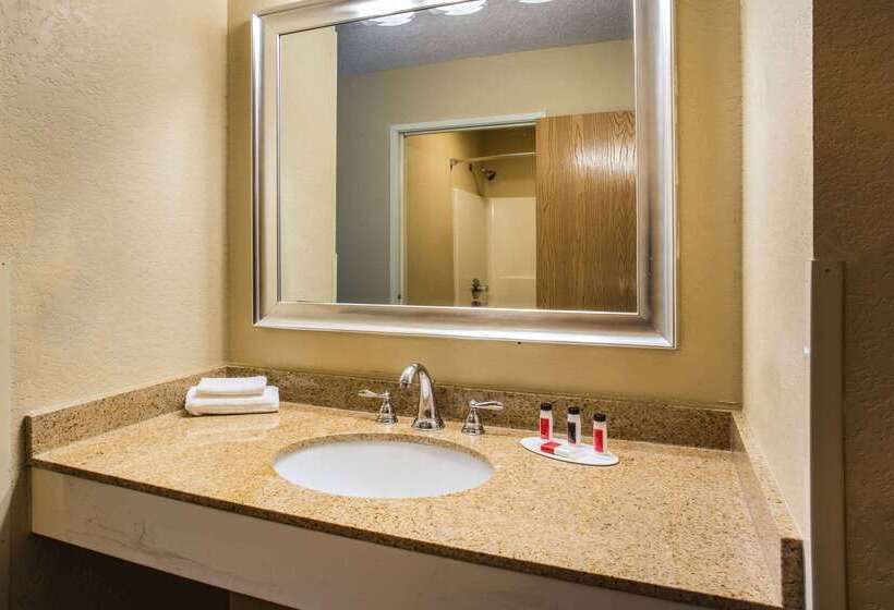 فندق على الطريق Super 8 By Wyndham Remington