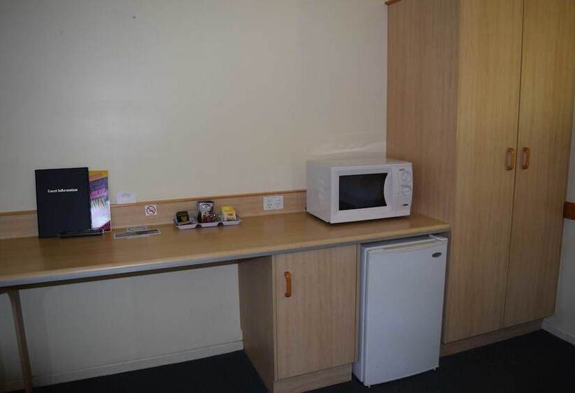 Warwick Vines Motel