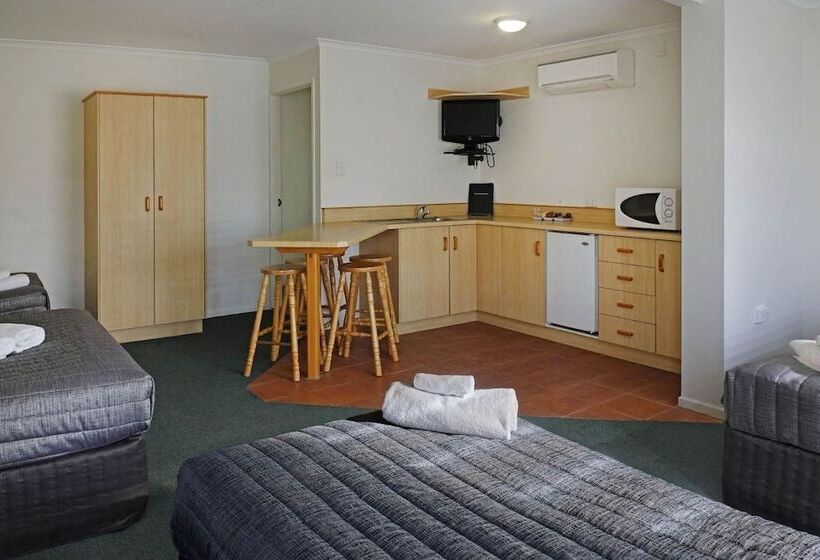 Warwick Vines Motel