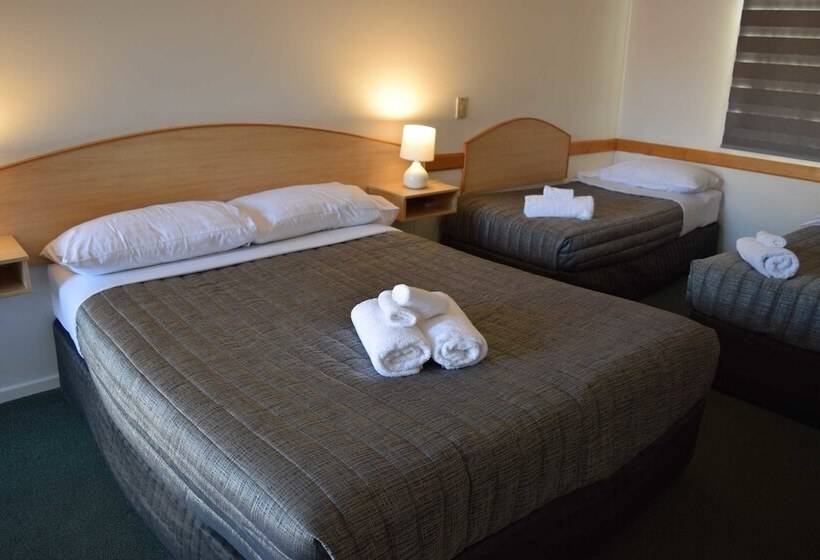 Warwick Vines Motel