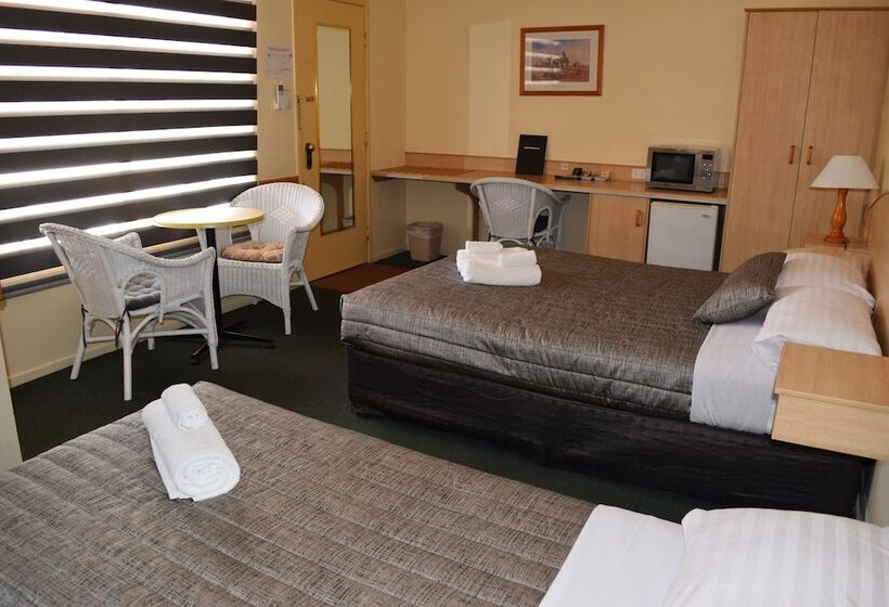 Warwick Vines Motel