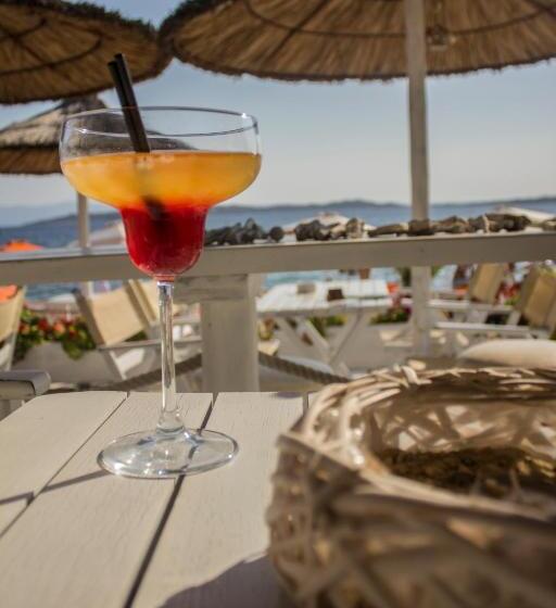 هتل Akti Ouranoupoli Beach Resort