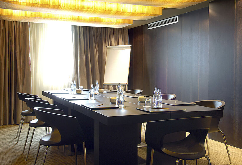 Отель Barcelona Condal Mar Affiliated By Meliá