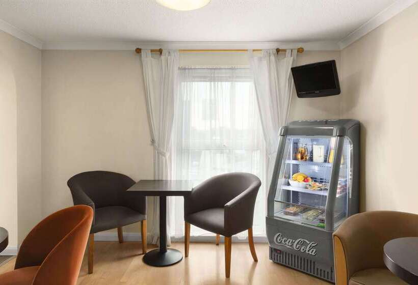 هتل Days Inn Leicester Forest East M1