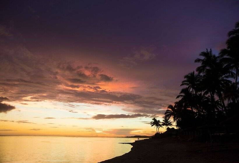 هتل Outrigger Fiji Beach Resort