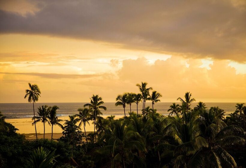 هتل Outrigger Fiji Beach Resort